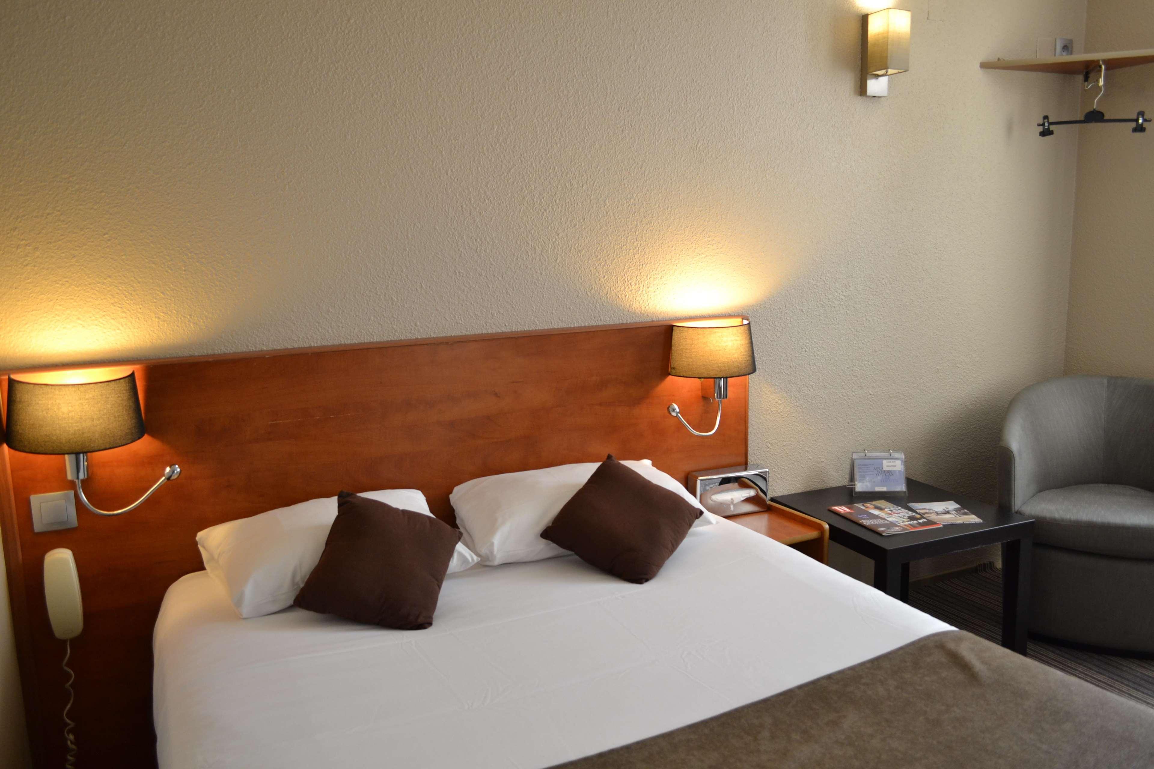 Hotel Restaurant Kyriad Brive Centre Buitenkant foto