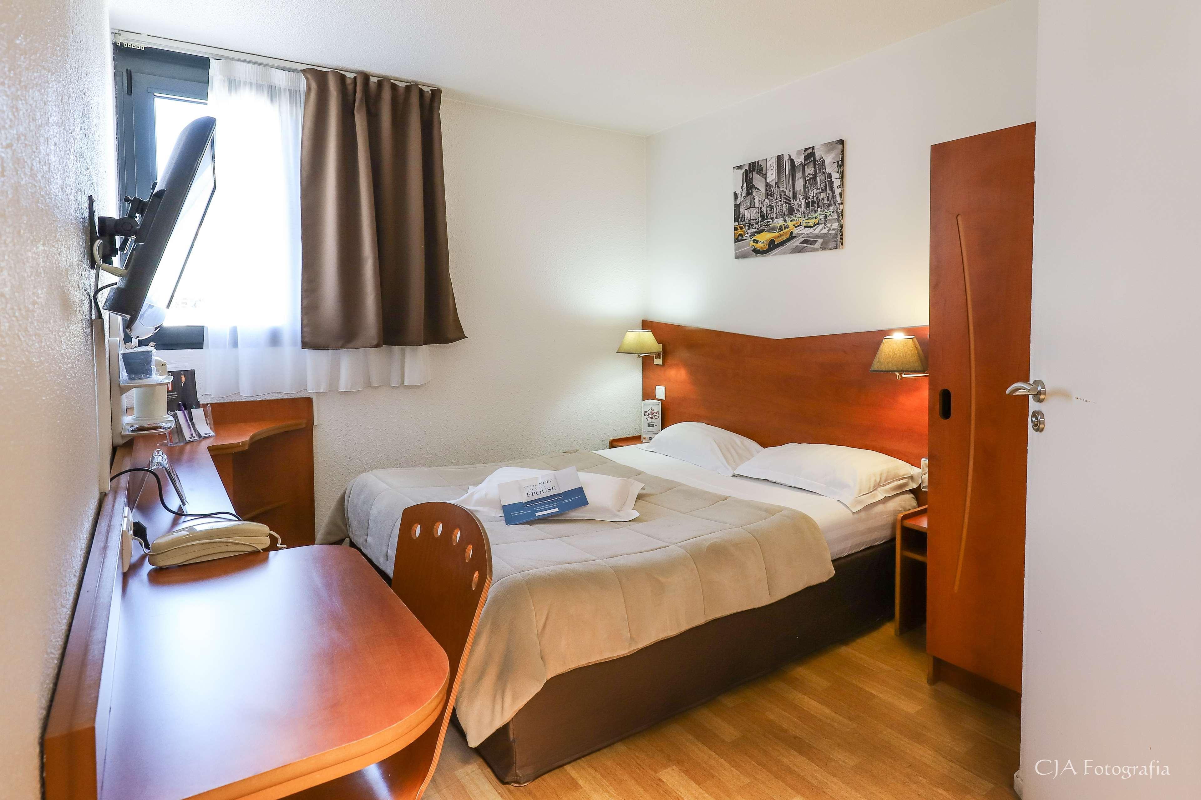 Hotel Restaurant Kyriad Brive Centre Buitenkant foto