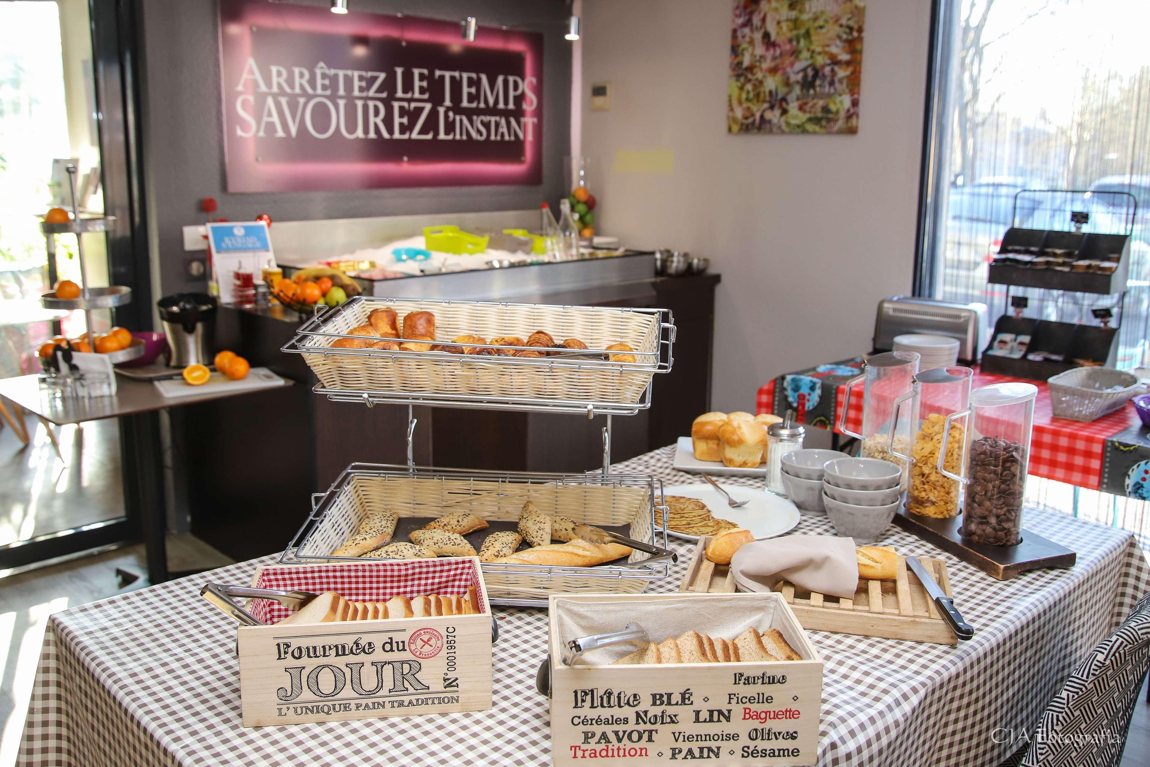 Hotel Restaurant Kyriad Brive Centre Buitenkant foto